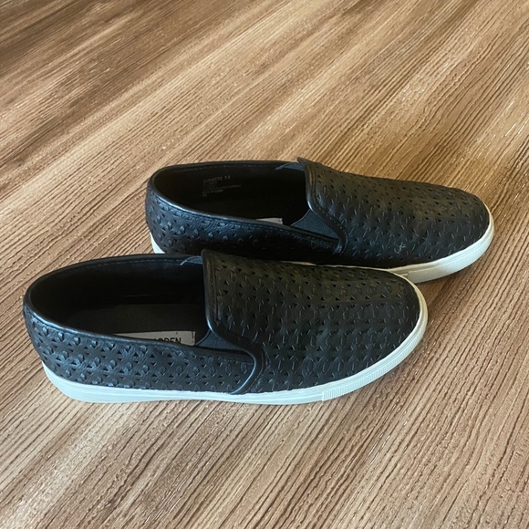 Steve Madden eventts Black sneakers perforated 7.5 - Picture 2 of 7